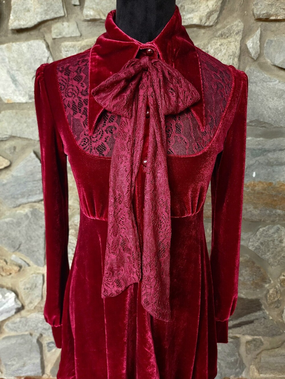 NWT Killstar Nymyra Velvet Cameo Dress Red Velvet - Picture 2 of 8